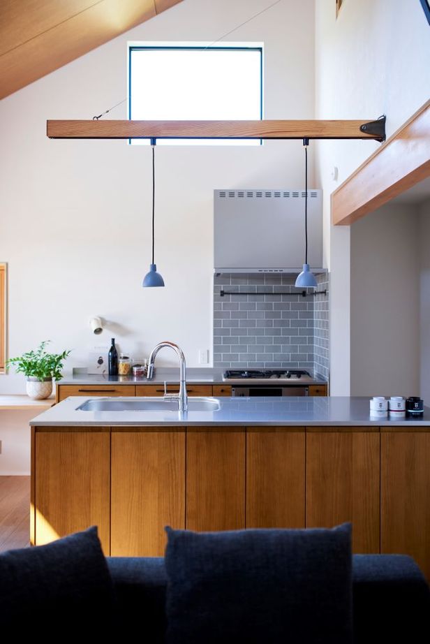 北条工務店一級建築士事務所 【新築／間取り／3000万円台】木製窓から緑の遊歩道。周辺環境に調和するダイナミック空間をSE構法で実現の建築実例画像12