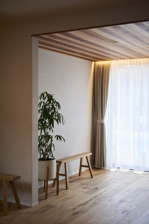 北条工務店一級建築士事務所 【京都/30坪台/3000万円台前半】美しい陰影が空間に奥行きと情緒を生み出す、落ち着きのある住まいの建築実例画像3