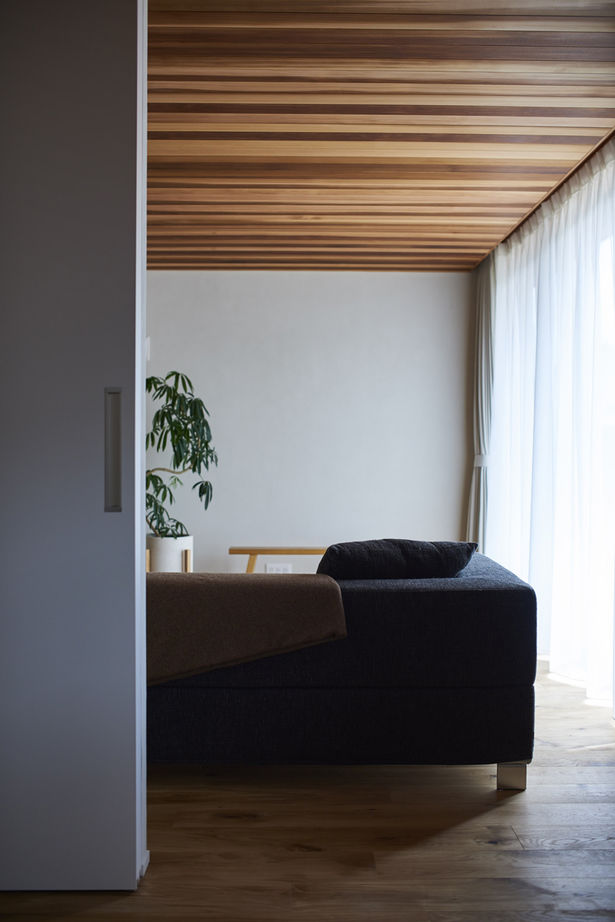 北条工務店一級建築士事務所 【京都/30坪台/3000万円台前半】美しい陰影が空間に奥行きと情緒を生み出す、落ち着きのある住まいの建築実例画像6