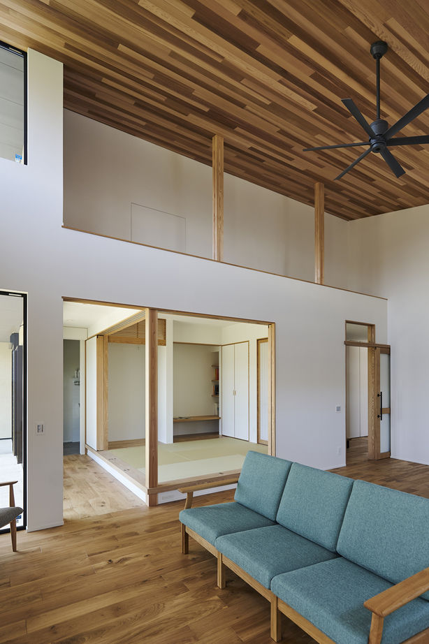 北条工務店一級建築士事務所 【大阪/平屋風の家/4000万円台】広がる視界、開放感を生み出す勾配天井…、大らかに子育てを楽しむ家の建築実例画像2