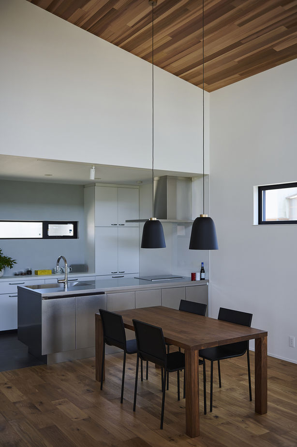 北条工務店一級建築士事務所 【大阪/平屋風の家/4000万円台】広がる視界、開放感を生み出す勾配天井…、大らかに子育てを楽しむ家の建築実例画像4