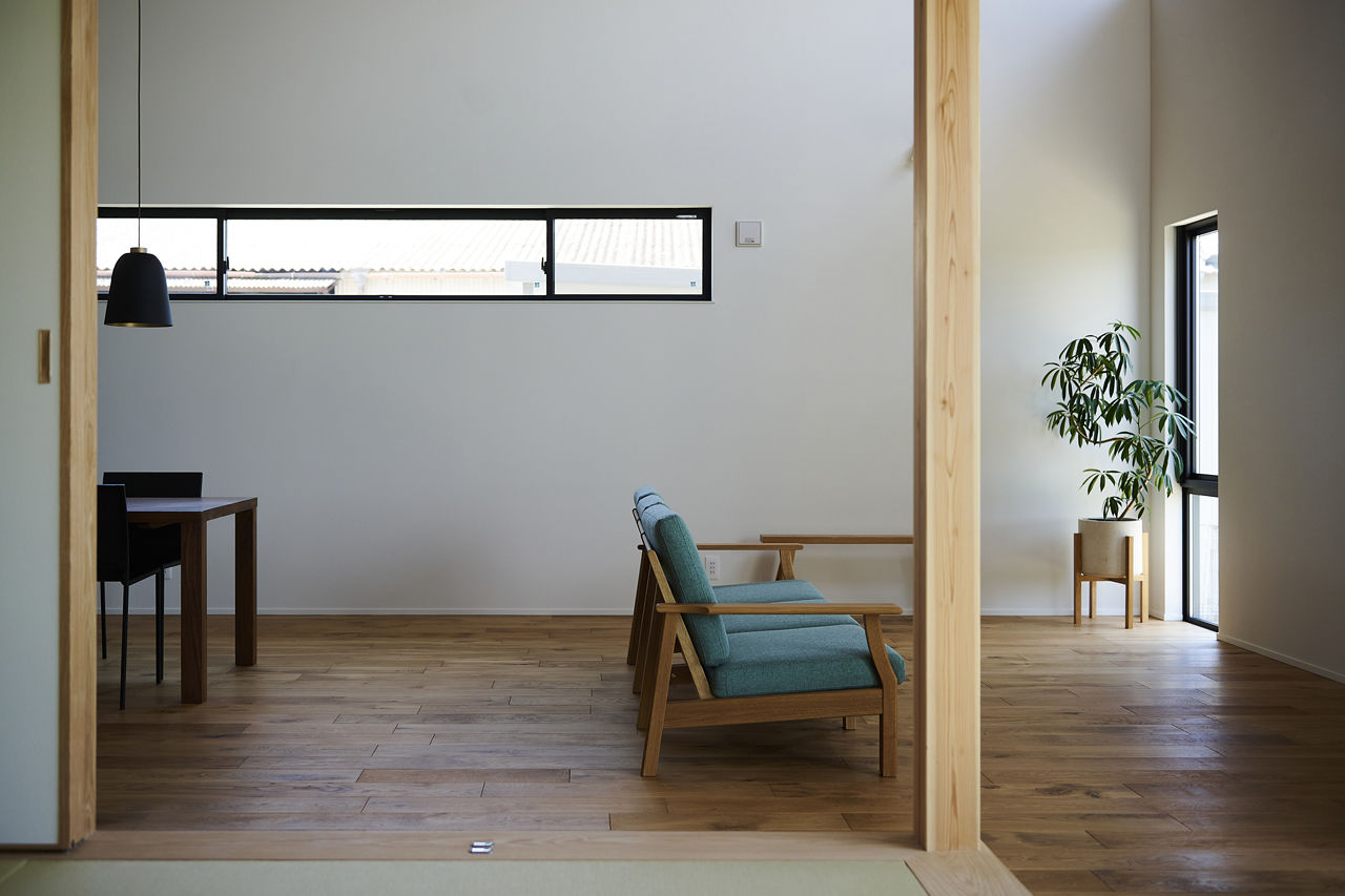 北条工務店一級建築士事務所 【大阪/平屋風の家/4000万円台】広がる視界、開放感を生み出す勾配天井…、大らかに子育てを楽しむ家の建築実例画像6