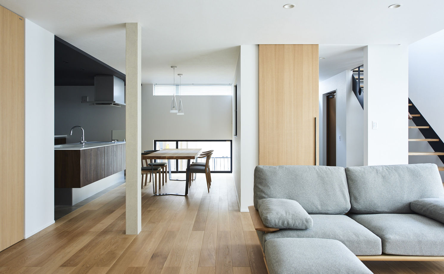 北条工務店一級建築士事務所 【奈良/二世帯住宅/3000万円台】「ただいま」「お帰り」の声が弾む、玄関からLDKへ視界が抜ける家の建築実例画像2