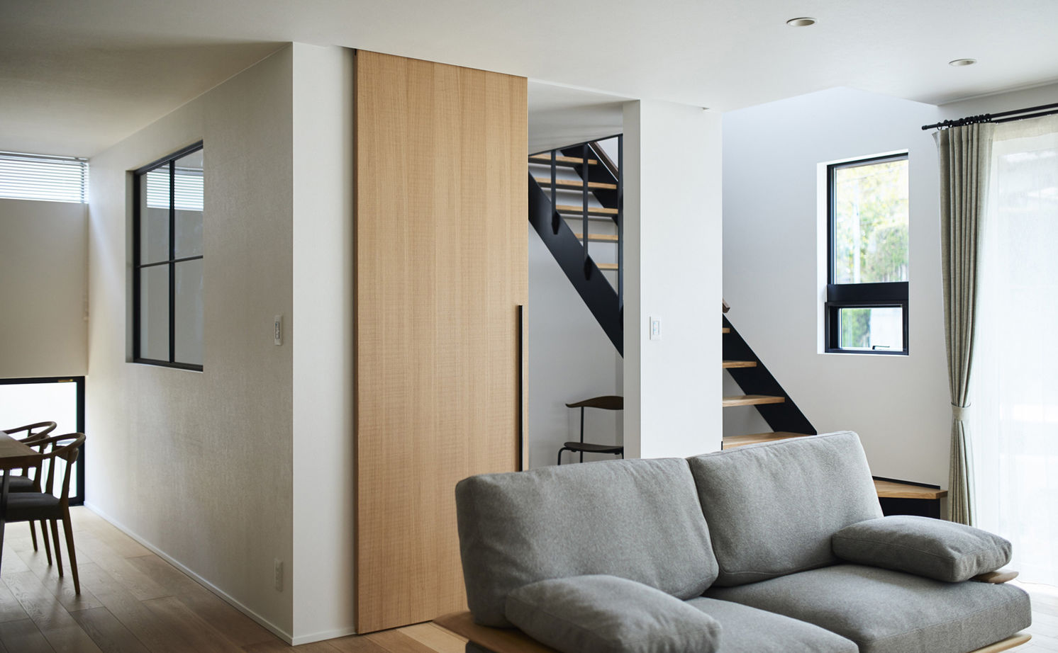 北条工務店一級建築士事務所 【奈良/二世帯住宅/3000万円台】「ただいま」「お帰り」の声が弾む、玄関からLDKへ視界が抜ける家の建築実例画像8