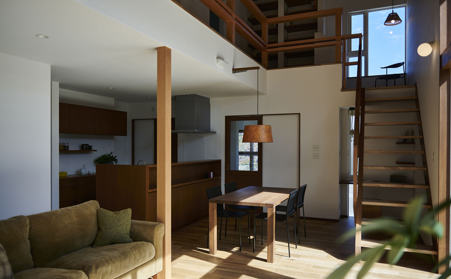 北条工務店一級建築士事務所 【京都/吹き抜け/土間/3000万円台】木の質感を楽しみながら、家族みんなで長い時間をかけて育てていく家の建築実例画像