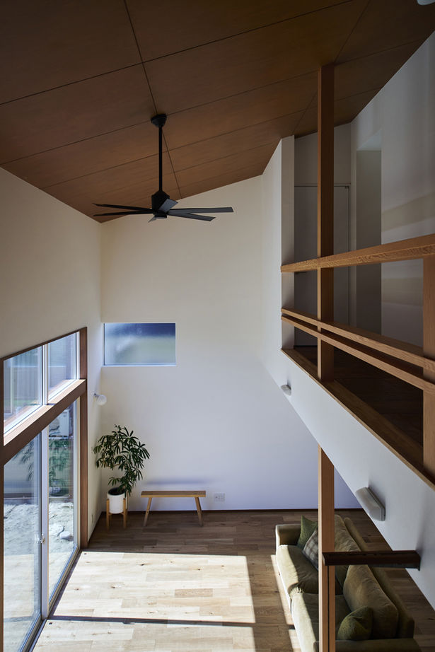 北条工務店一級建築士事務所 【京都/吹き抜け/土間/3000万円台】木の質感を楽しみながら、家族みんなで長い時間をかけて育てていく家の建築実例画像2