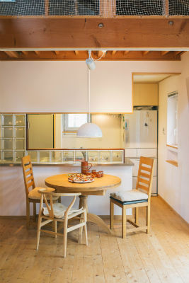 一級建築士事務所　和工務店 【全棟気密測定/多摩市/間取り】木の柔らかな質感＋陽光が心地よい。ハンモックでゆったりと過ごす暮らしの建築実例画像2