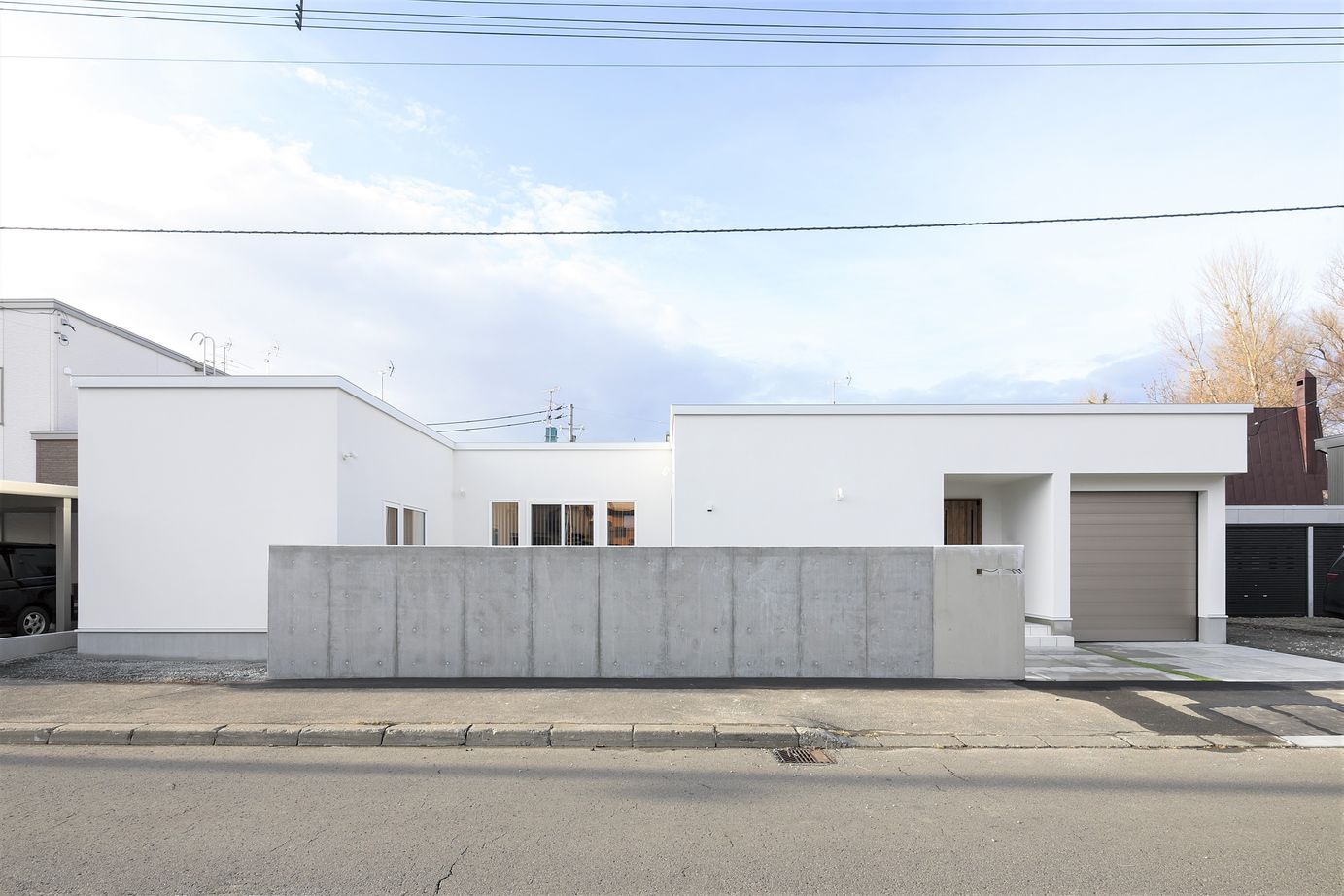 ヤマトホーム 【47坪/ 平屋 / ビルドインガレージ/スキップフロア  】3年後も変わらず寛ぎに満ちた家の建築実例画像2