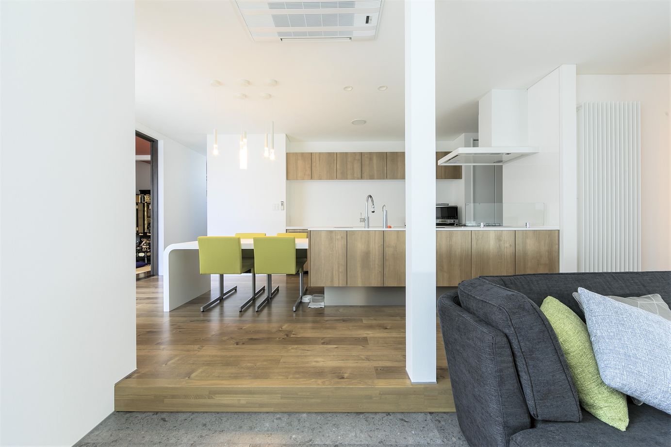 ヤマトホーム 【47坪/ 平屋 / ビルドインガレージ/スキップフロア  】3年後も変わらず寛ぎに満ちた家の建築実例画像6