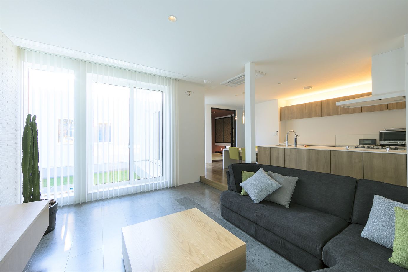 ヤマトホーム 【47坪/ 平屋 / ビルドインガレージ/スキップフロア  】3年後も変わらず寛ぎに満ちた家の建築実例画像7