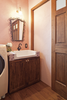 Vie house  ジェノバ風の瓦屋根が特徴的　素材感あふれる平屋の住まいの建築実例画像6