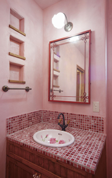 Vie house  童話のようなアンティーク感　インナーガレージのある家の建築実例画像3