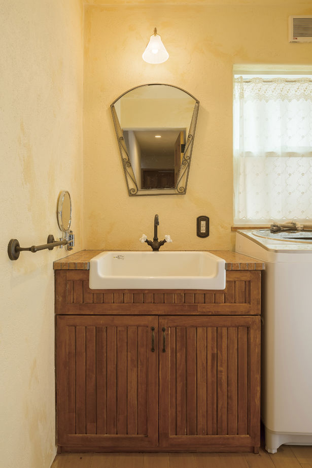 Vie house  都会的な外観と融合する自然素材の温もりを感じる住まいの建築実例画像7