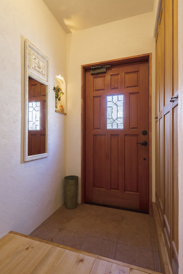 Vie house  都会的な外観と融合する自然素材の温もりを感じる住まいの建築実例画像8