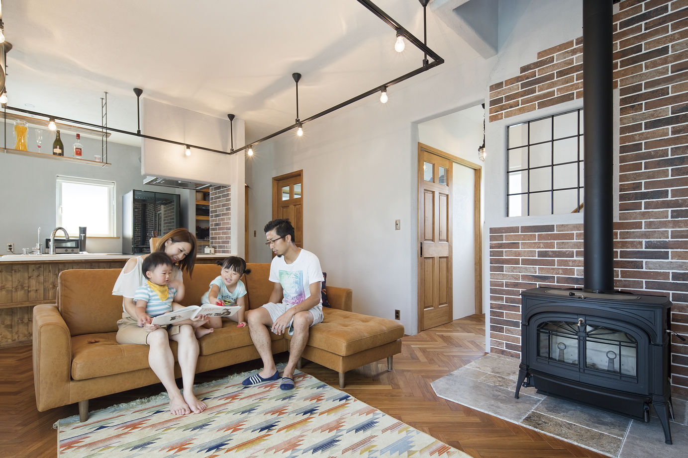 Vie house  【1000万円台／約38坪】無垢のヘリンボーンを愉しむヴィンテージな空間が魅力的の建築実例画像2