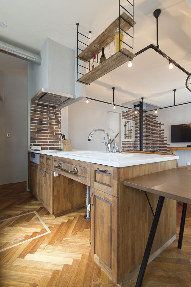 Vie house  【1000万円台／約38坪】無垢のヘリンボーンを愉しむヴィンテージな空間が魅力的の建築実例画像4