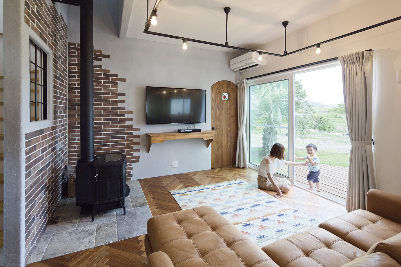 Vie house  【1000万円台／約38坪】無垢のヘリンボーンを愉しむヴィンテージな空間が魅力的の建築実例画像7