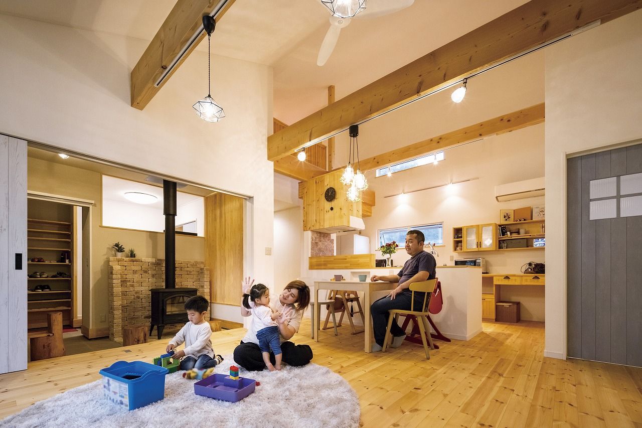 Vie house  ハンドメイドと珪藻土で叶えた、平屋のように暮らす木の住まいの建築実例画像2