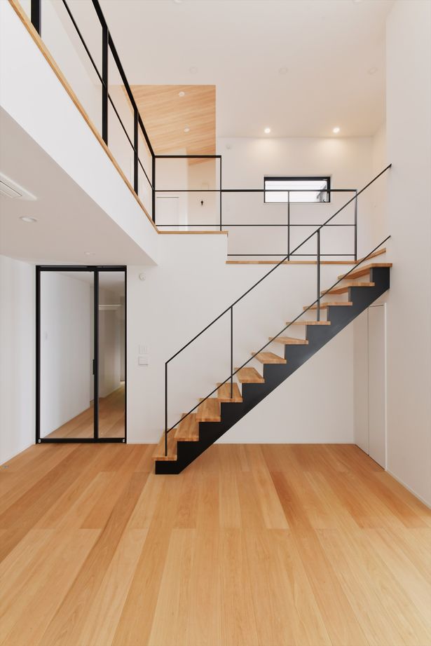 ミューズの家 【3000万円台|40坪台|間取り|2階建て】存在感のある吹き抜けが魅力。バルコニーとスキップフロアのある家の建築実例画像4