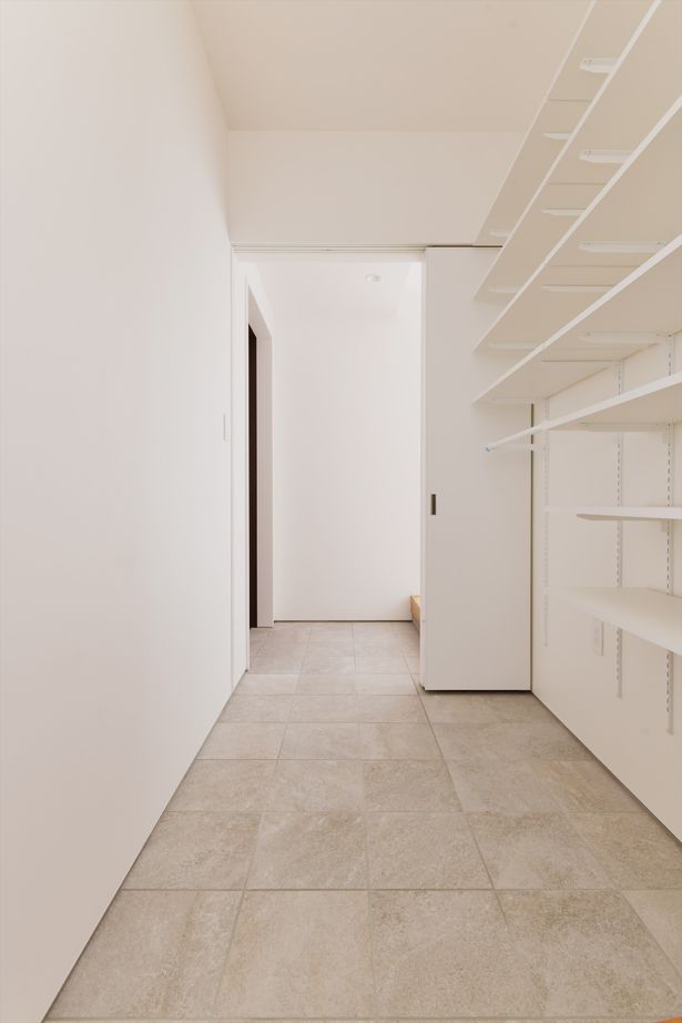 ミューズの家 【3000万円台|40坪台|間取り|2階建て】存在感のある吹き抜けが魅力。バルコニーとスキップフロアのある家の建築実例画像13