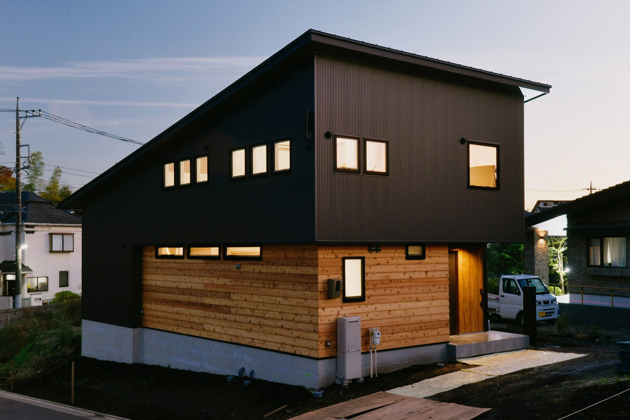 ミューズの家 【3000万円台|30坪台|間取り|2階建て】開放感あふれる吹き抜け＆ピットリビング。木×アイアンの美しい家の建築実例画像2