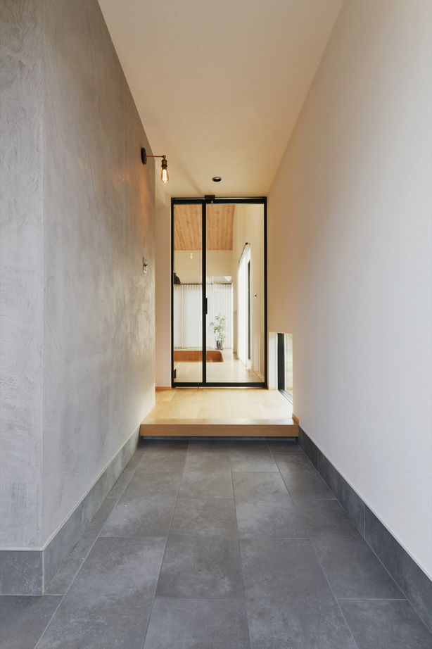 ミューズの家 【3000万円台|30坪台|間取り|2階建て】開放感あふれる吹き抜け＆ピットリビング。木×アイアンの美しい家の建築実例画像3