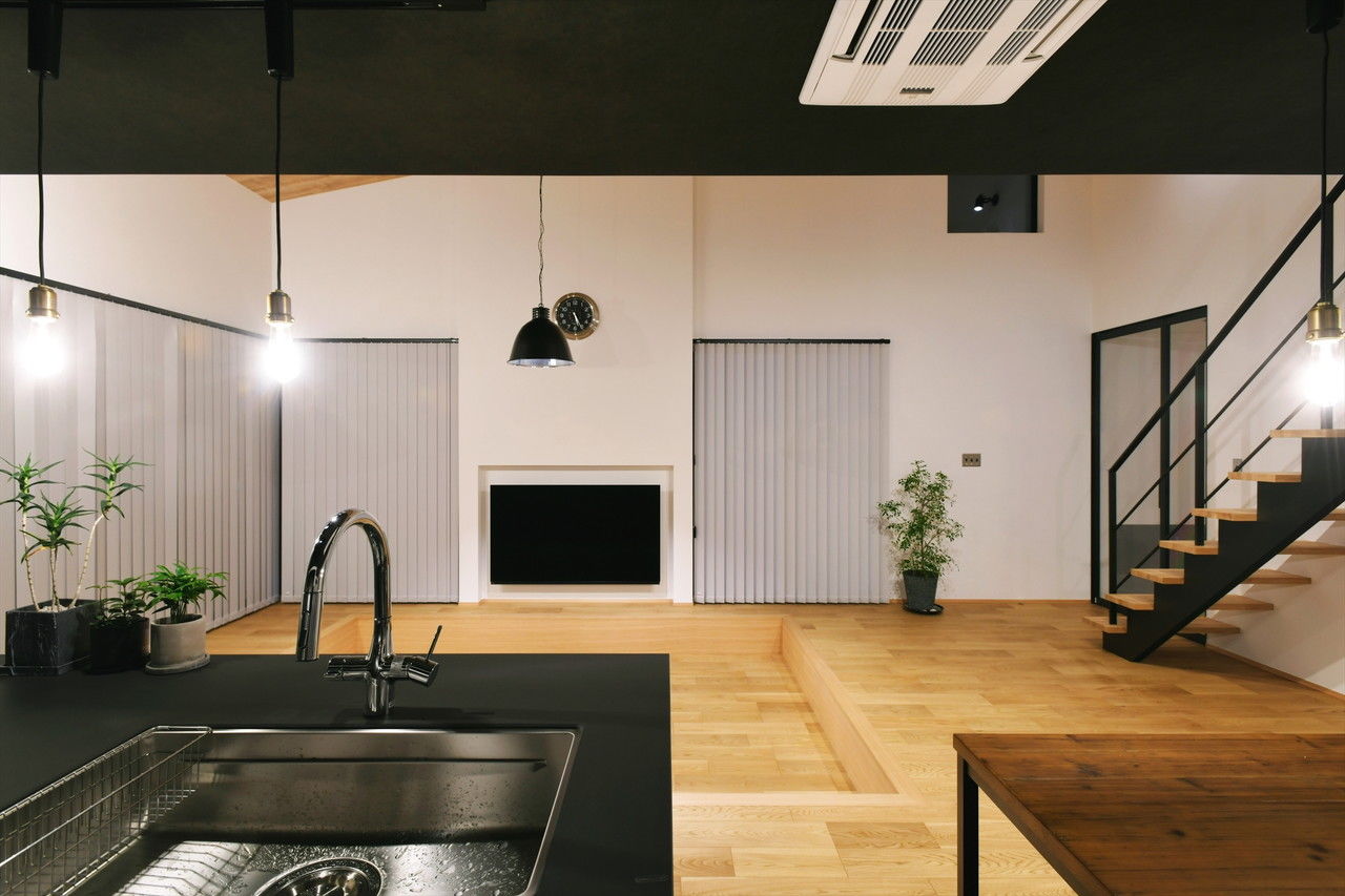 ミューズの家 【3000万円台|30坪台|間取り|2階建て】開放感あふれる吹き抜け＆ピットリビング。木×アイアンの美しい家の建築実例画像6