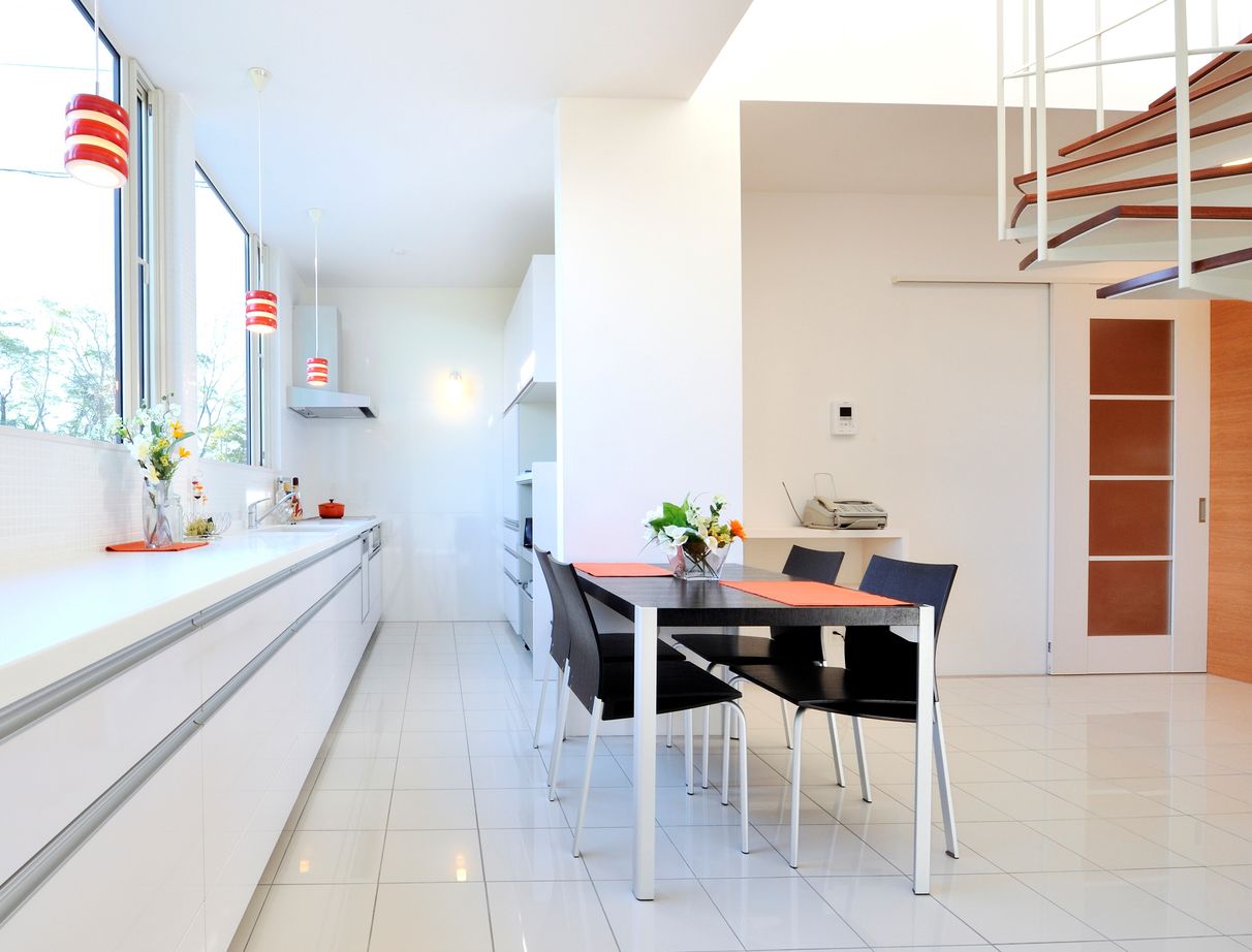 AD設計室 【札幌市/4LDK/吹き抜け】１階2階を繋ぐダイナミックならせん階段の家の建築実例画像4