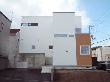 AD設計室 【札幌市/4LDK/収納充実】愛犬のためのトリミングルームも設置！傾斜地を利用したスキップフロアの家の建築実例画像5