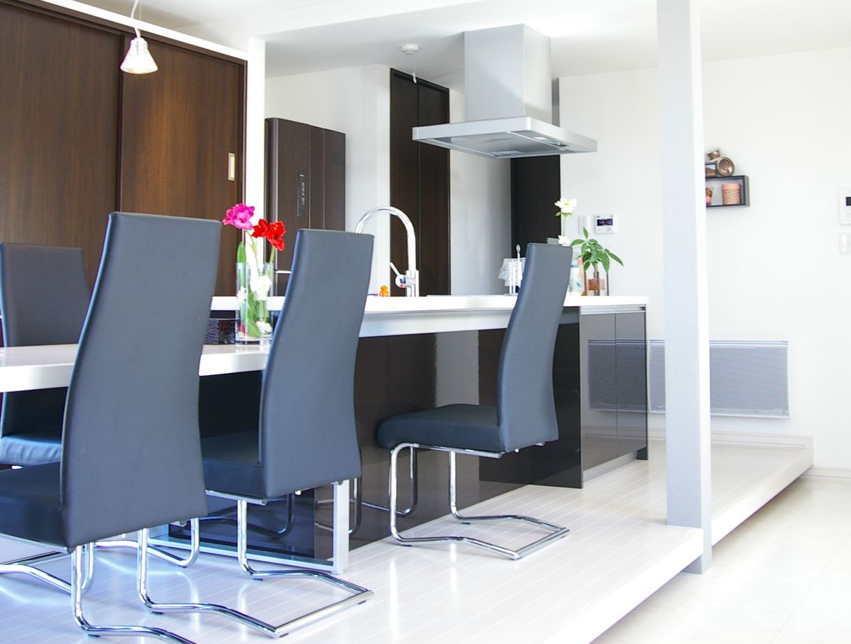 AD設計室 【札幌市/3LDK/収納充実】コストを抑えつつ、高級感を醸し出す。シャープな外観でDJブースのある家の建築実例画像3