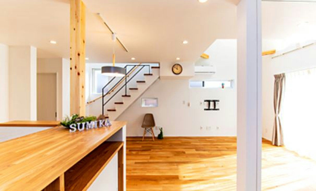 住み家 開放的な吹き抜けと、リビング階段が家族を見守る家の建築実例画像5