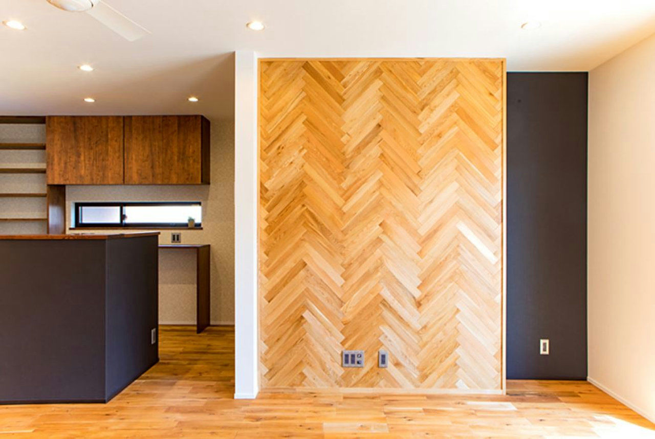 住み家 オーク材のヘリンボーンが映える、趣味も楽しむヴィンテージスタイルの平屋の建築実例画像2