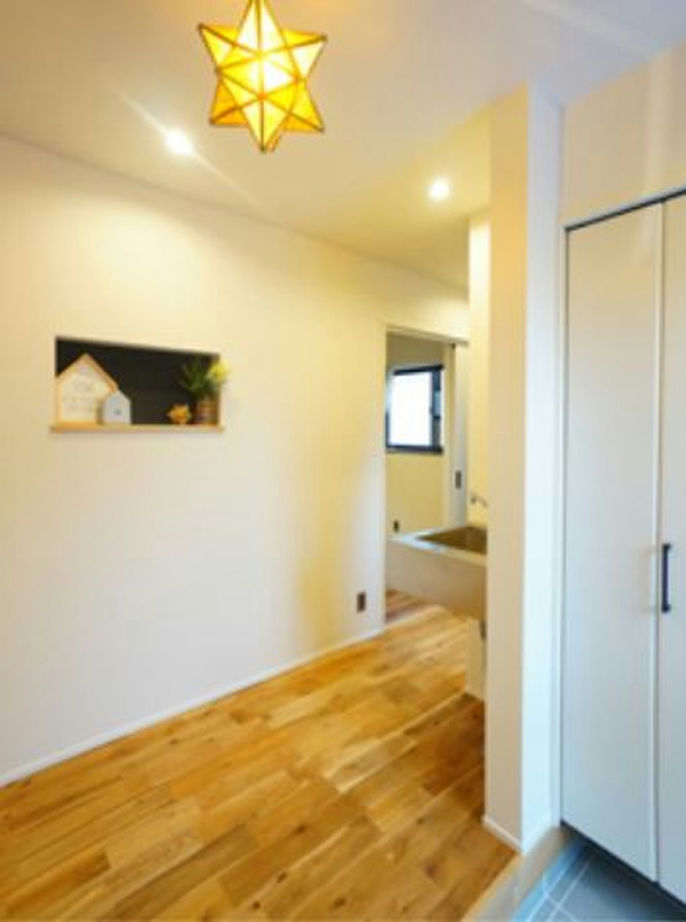 住み家 オーク材のヘリンボーンが映える、趣味も楽しむヴィンテージスタイルの平屋の建築実例画像4