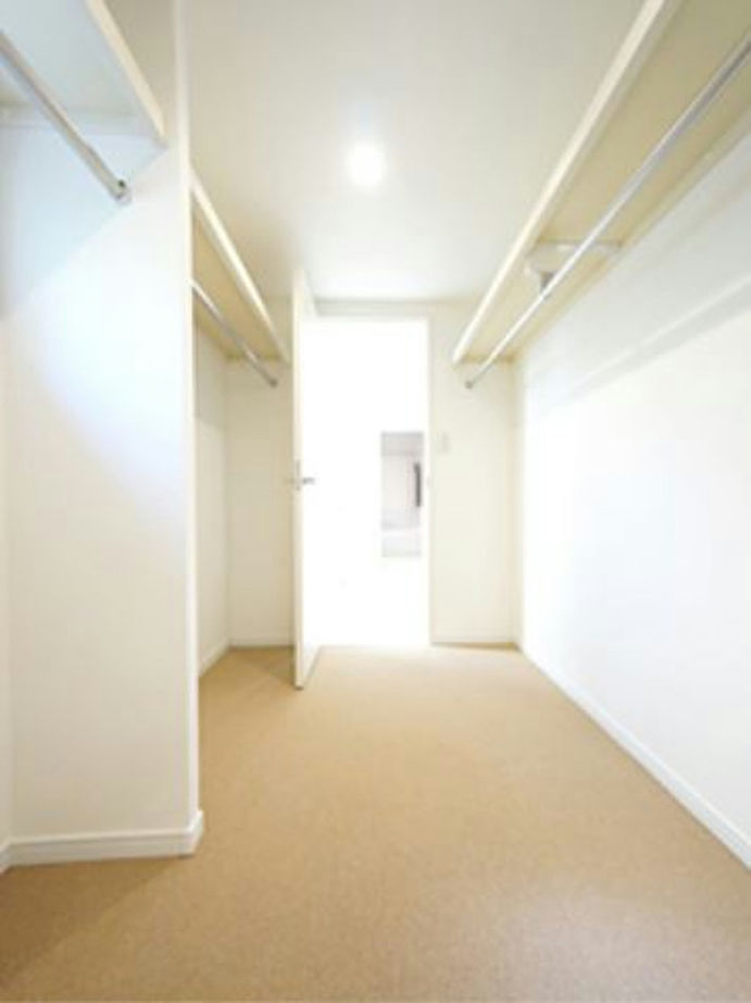 住み家 シンプルモダンデザインのコの字型の平屋の建築実例画像5