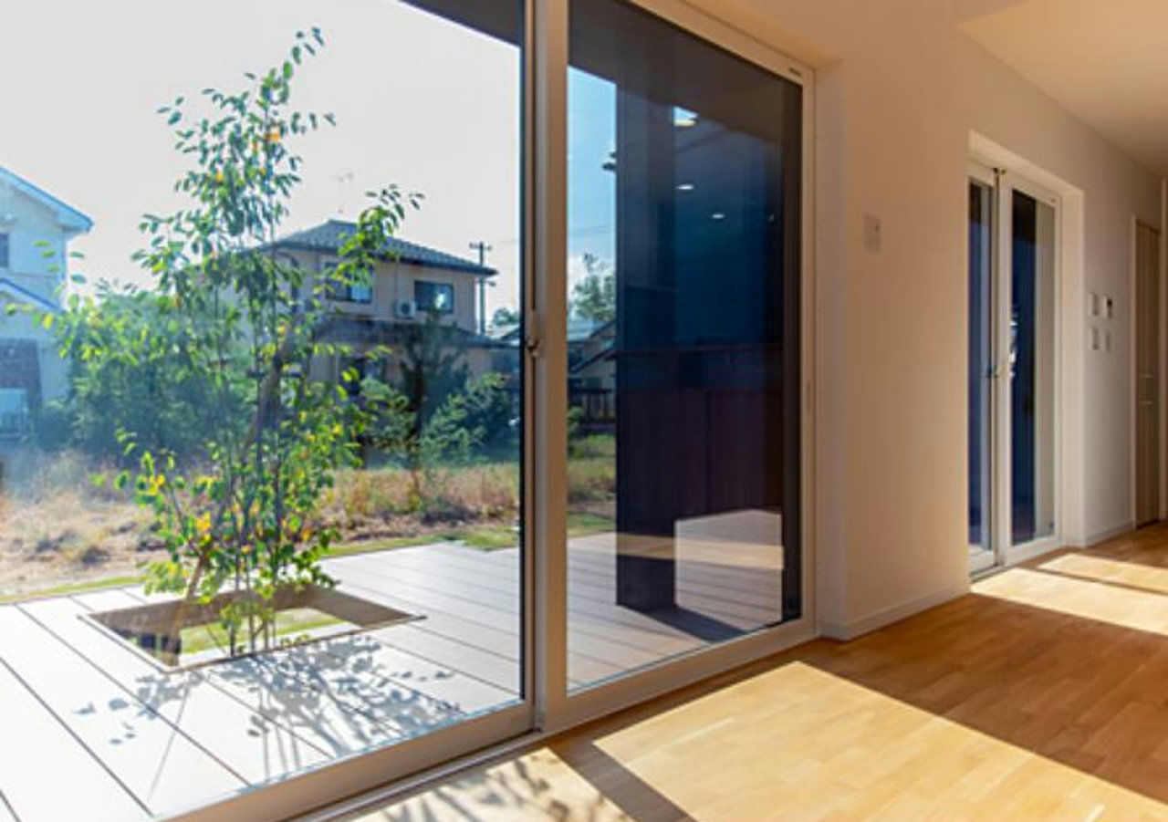 住み家 シンプルモダンデザインのコの字型の平屋の建築実例画像8