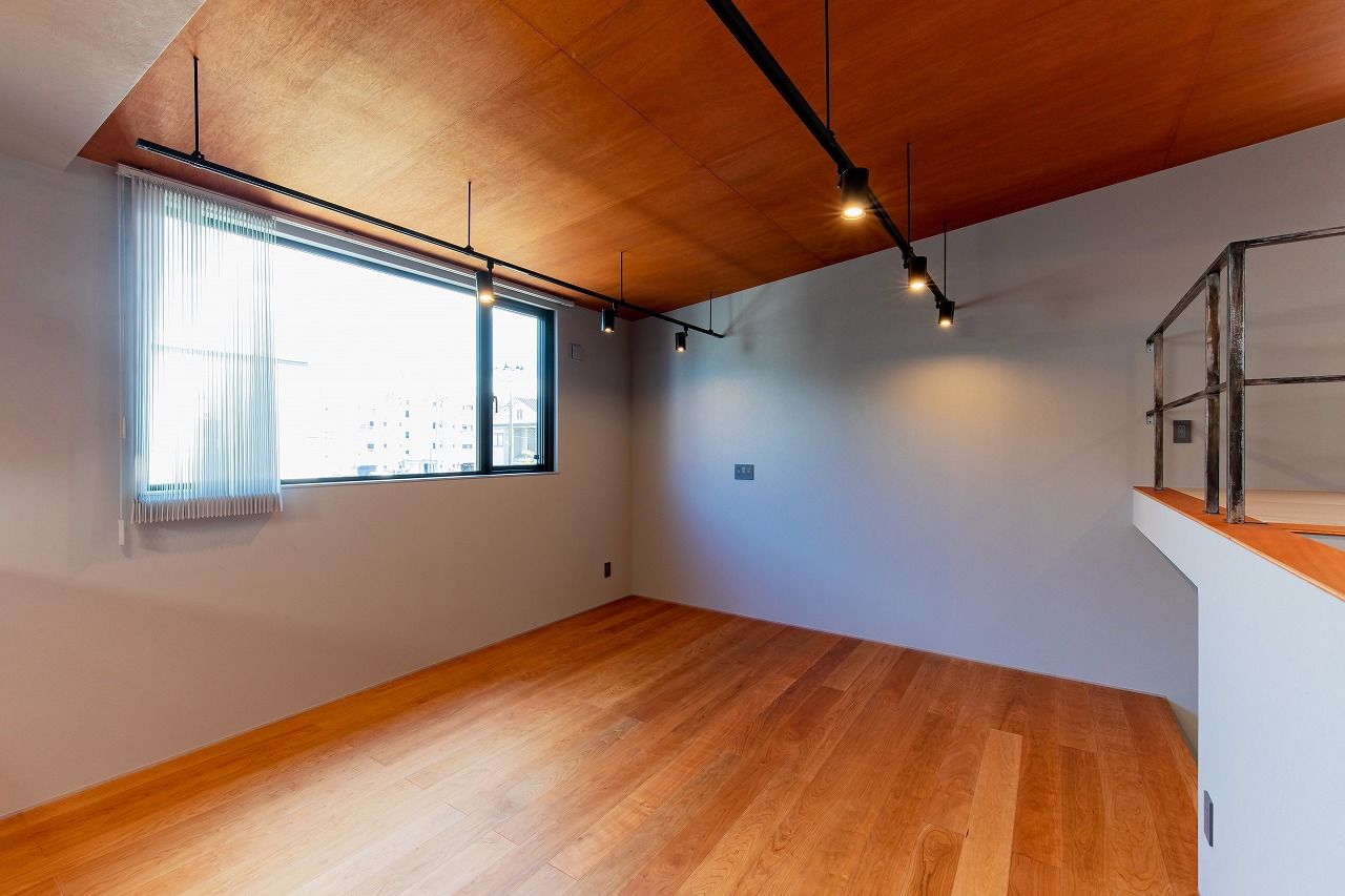 住み家 スキップフロアとラワンの家の建築実例画像2