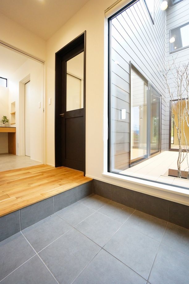 住み家 ウッドデッキを囲むコの字の家の建築実例画像2