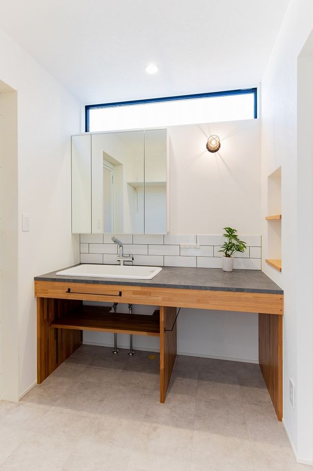 住み家 ウッドデッキを囲むコの字の家の建築実例画像7