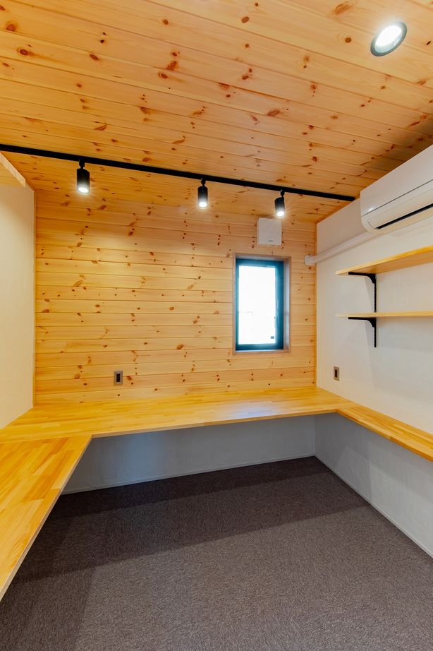 住み家 古材を引き継ぐ漆喰と杉板張りの平屋の建築実例画像5