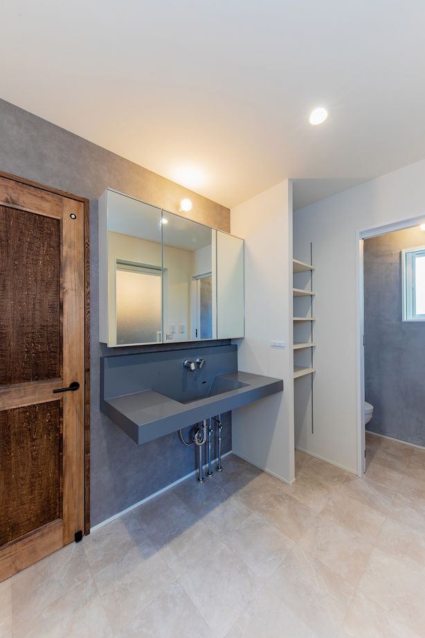 住み家 古材を引き継ぐ漆喰と杉板張りの平屋の建築実例画像6