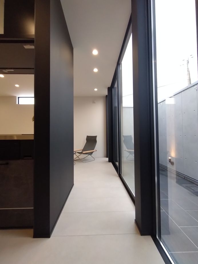 住み家 インナーテラスのあるモダンヴィラライクの平屋の建築実例画像4