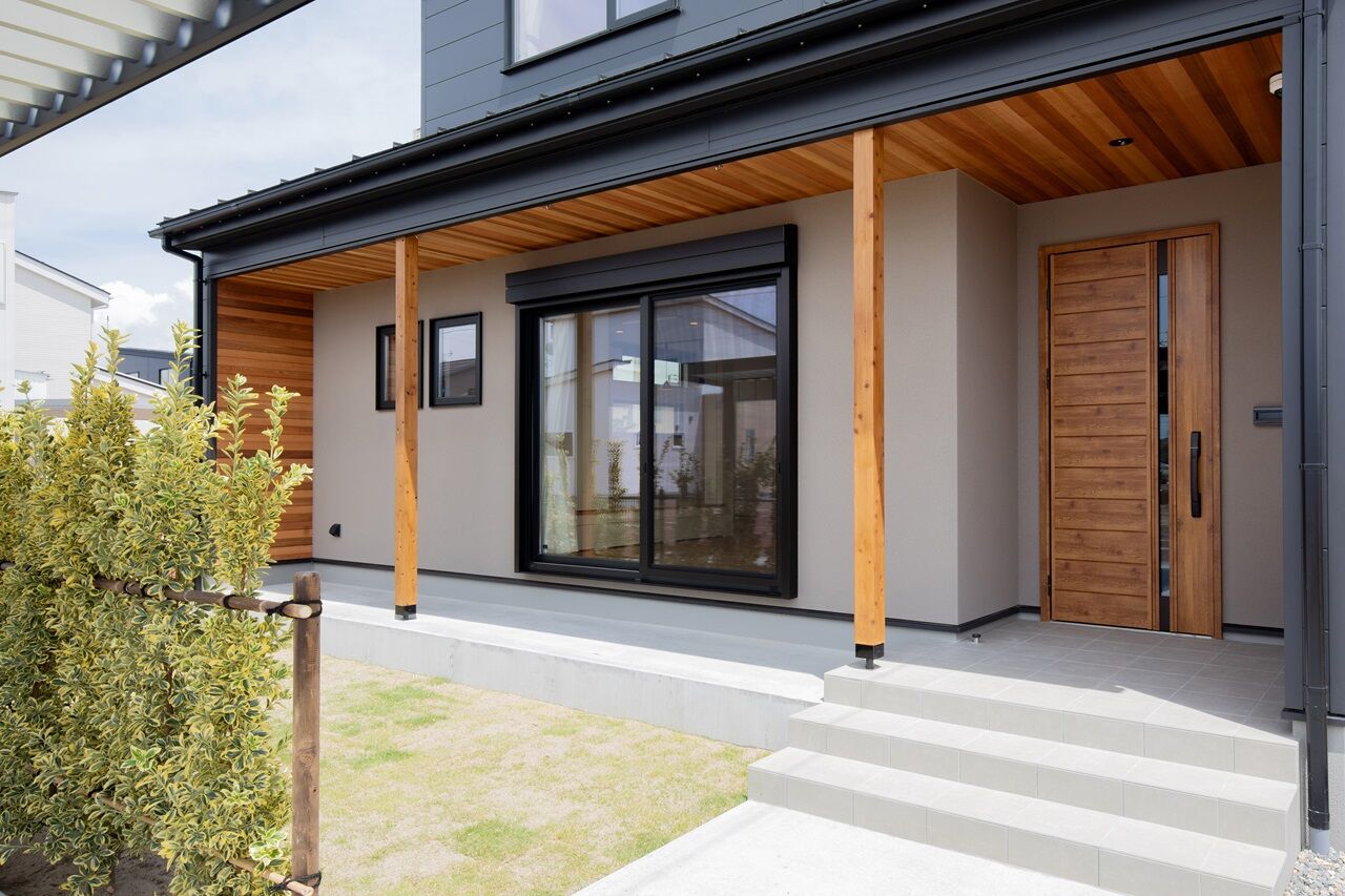 住み家 庭と音楽を楽しむレッドシダー×ヘリンボーンの家の建築実例画像2