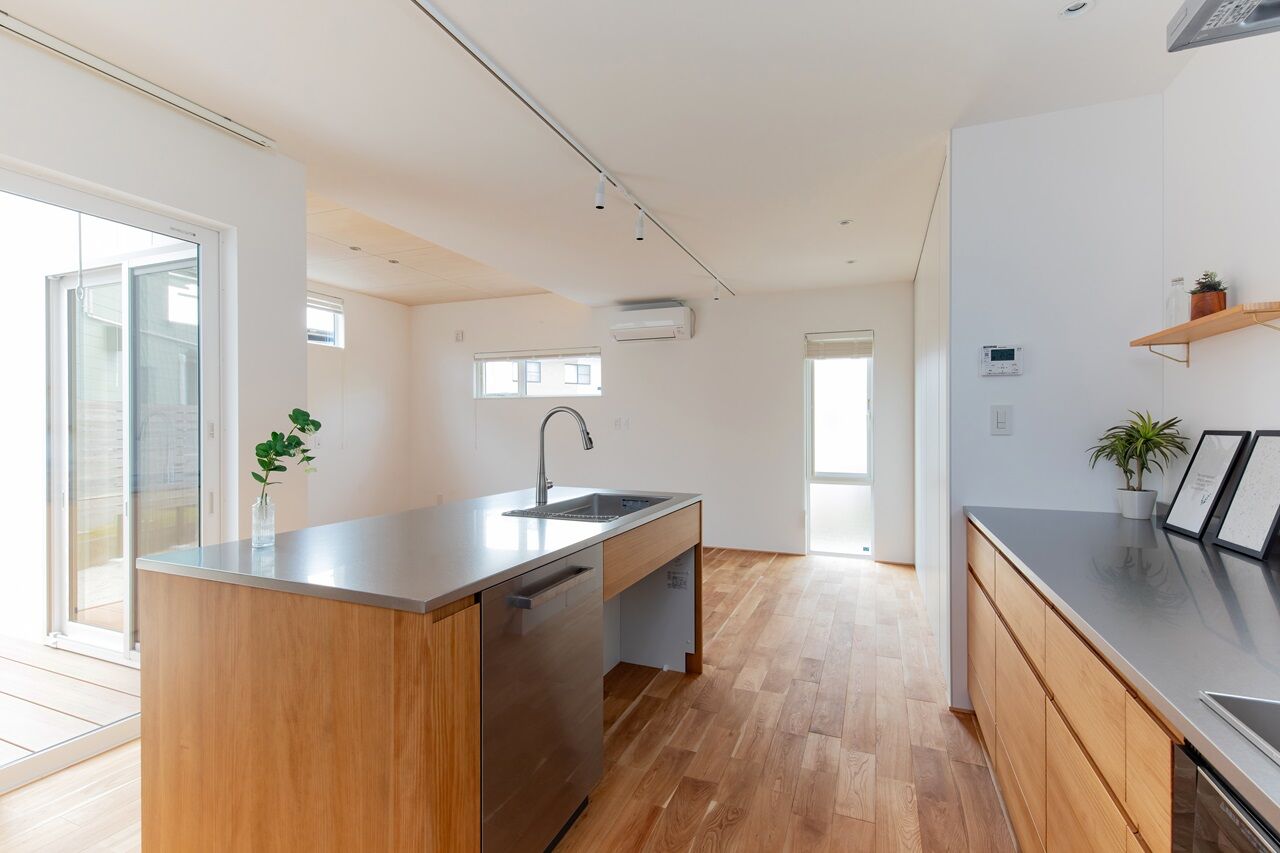 住み家 オーク×アイランドキッチンとインナーテラスの家の建築実例画像2