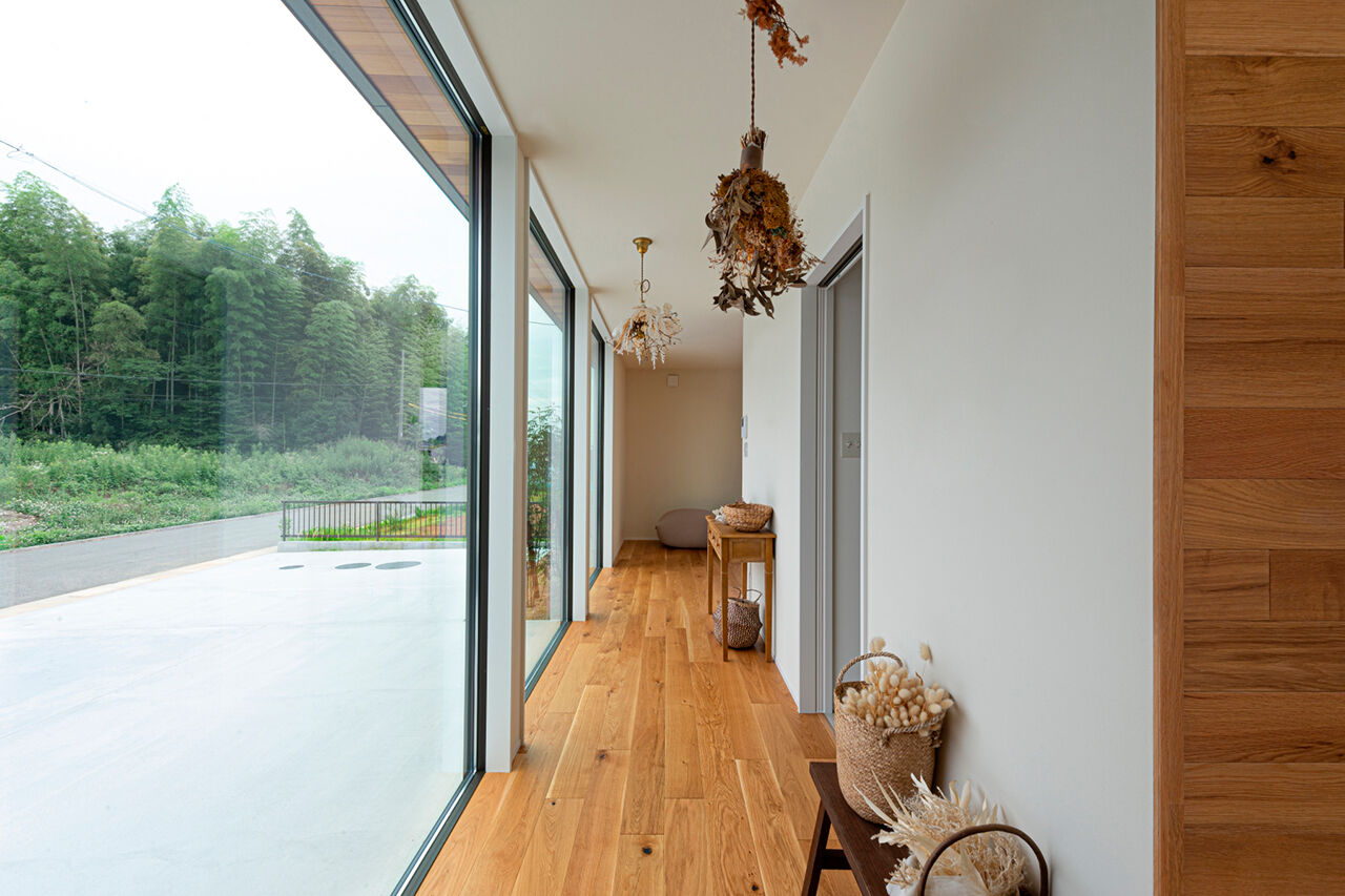 LIMINI 【1000万円台×平屋/16坪/間取り図有】インテリアを思いきり楽しむ。ショーケースのようなガラス張りの平屋の建築実例画像2