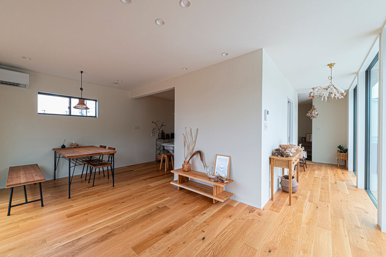 LIMINI 【1000万円台×平屋/16坪/間取り図有】インテリアを思いきり楽しむ。ショーケースのようなガラス張りの平屋の建築実例画像3