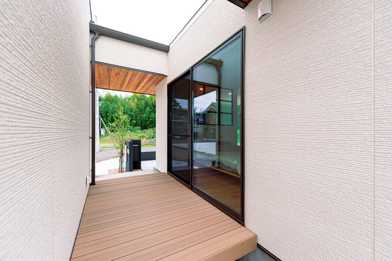 LIMINI 【1000万円台×平屋/16坪/間取り図有】インテリアを思いきり楽しむ。ショーケースのようなガラス張りの平屋の建築実例画像7