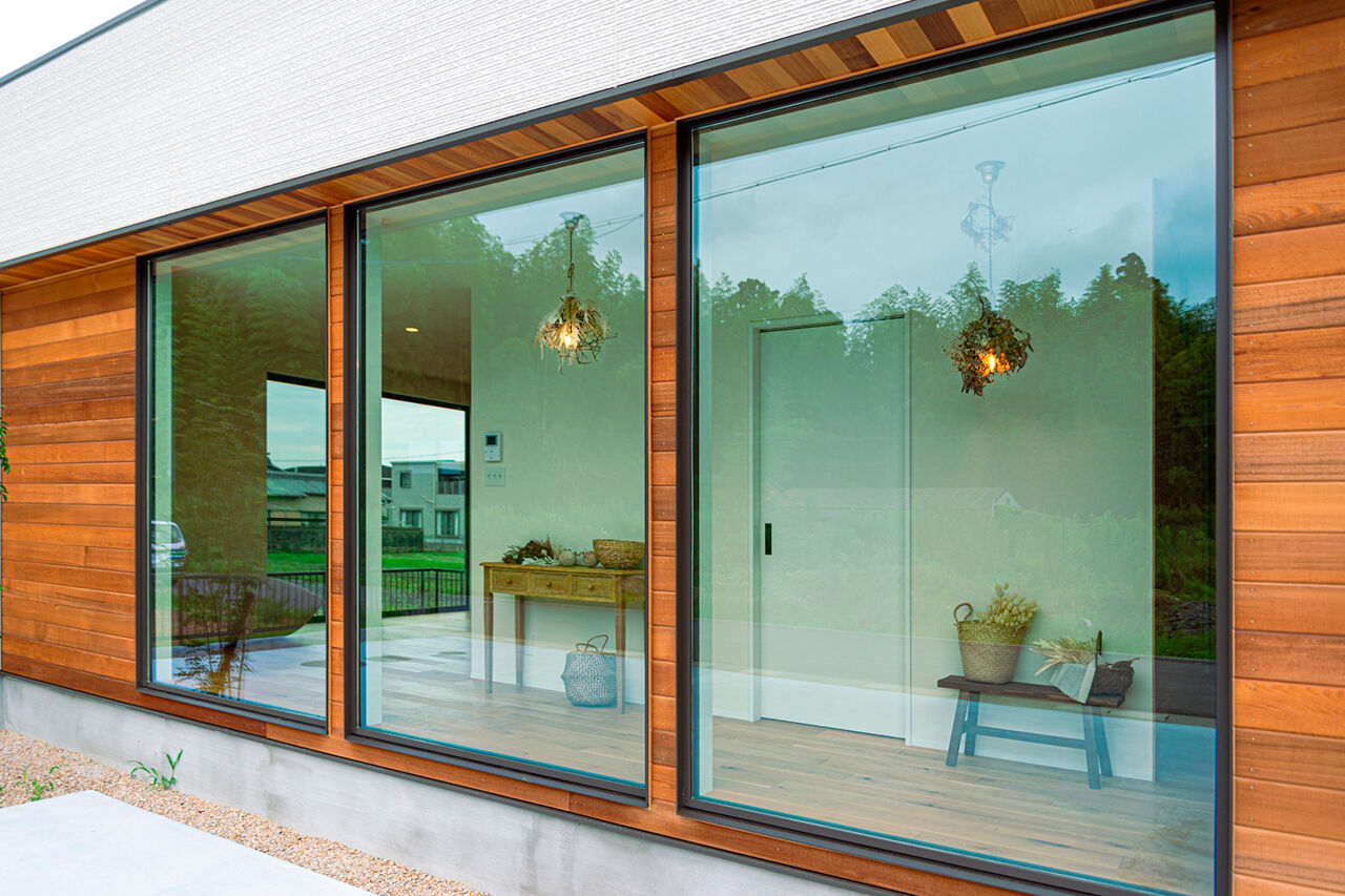 LIMINI 【1000万円台×平屋/16坪/間取り図有】インテリアを思いきり楽しむ。ショーケースのようなガラス張りの平屋の建築実例画像10