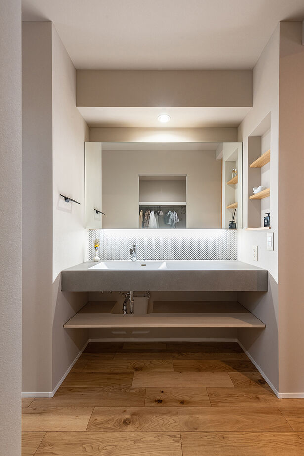 オスカーホーム 付かず離れず、家族の距離感がちょうどいいリビング。陽だまりのヌックも寛ぎの空間。インナーガレージ付の建築実例画像8