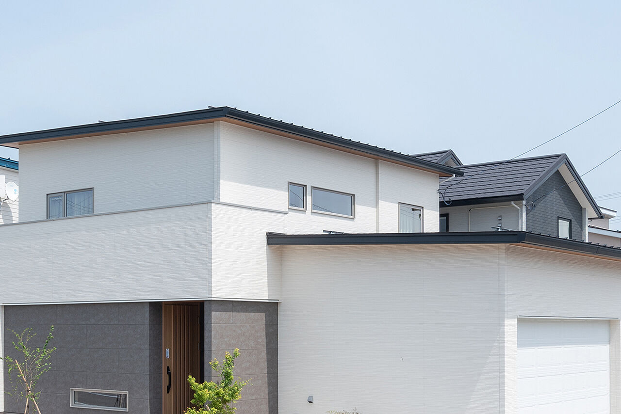 オスカーホーム 付かず離れず、家族の距離感がちょうどいいリビング。陽だまりのヌックも寛ぎの空間。インナーガレージ付の建築実例画像10