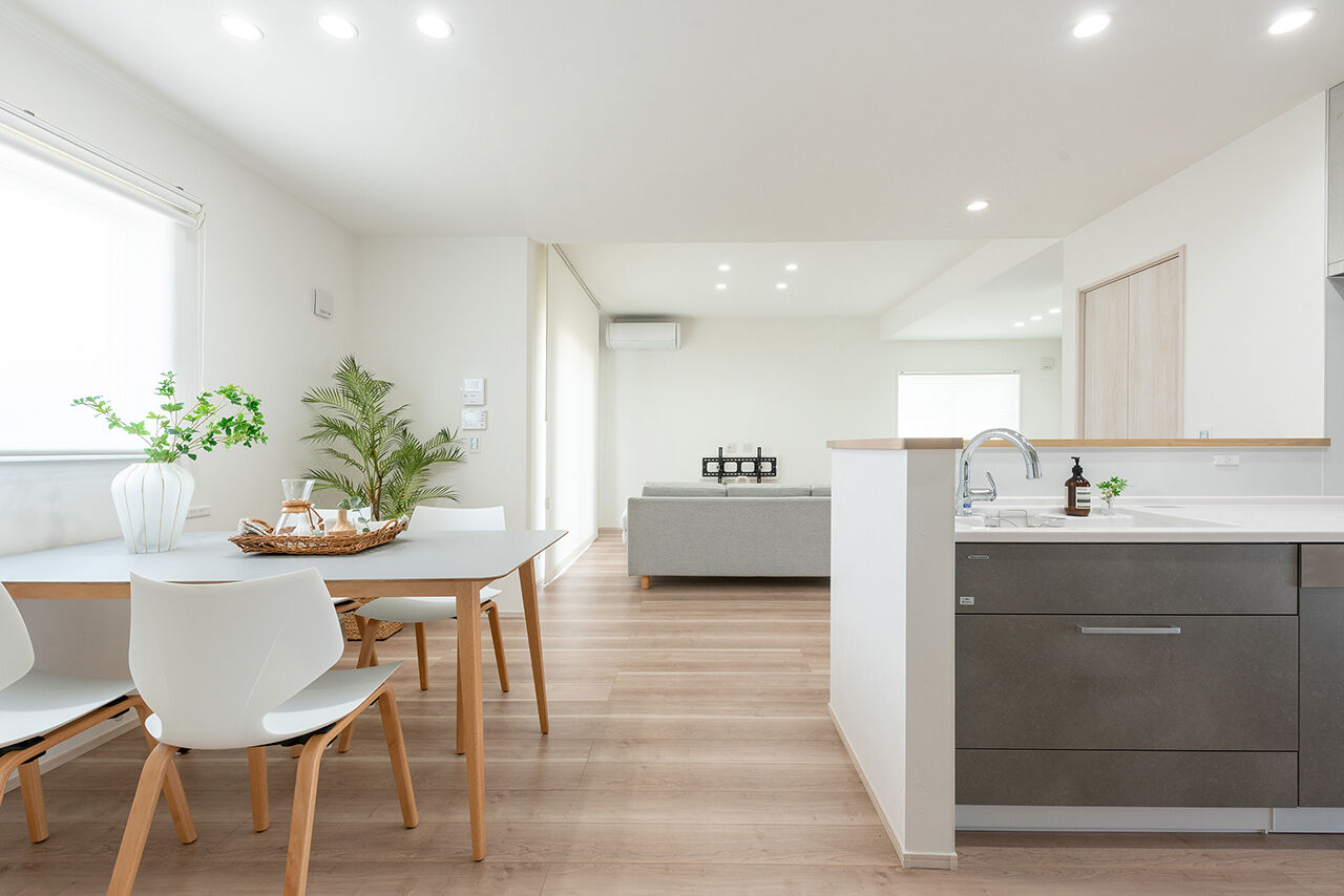 オスカーホーム 2000万円台｜ナチュラル雑貨の似合う可愛いお家。LDK隣には小上がりのゴロンスペース。インナーガレージ付の建築実例画像5